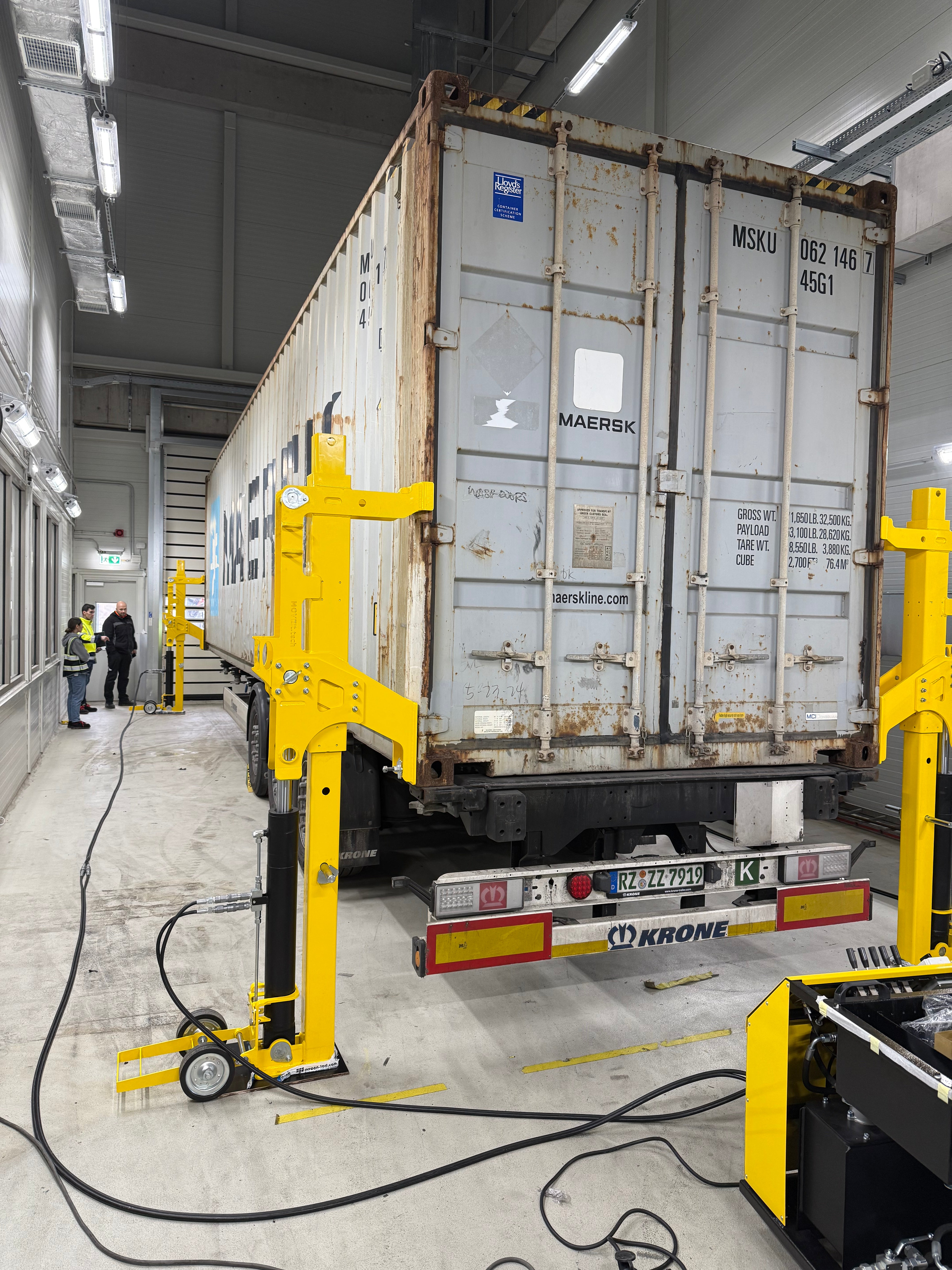 Shipping Container Lifting Jacks - Hydraulic 32,000kg